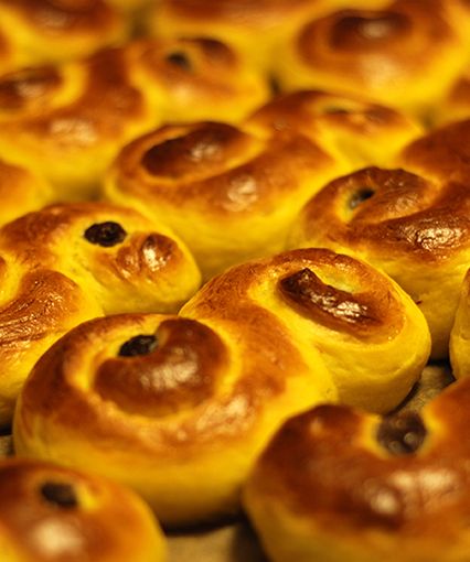 Saffron buns