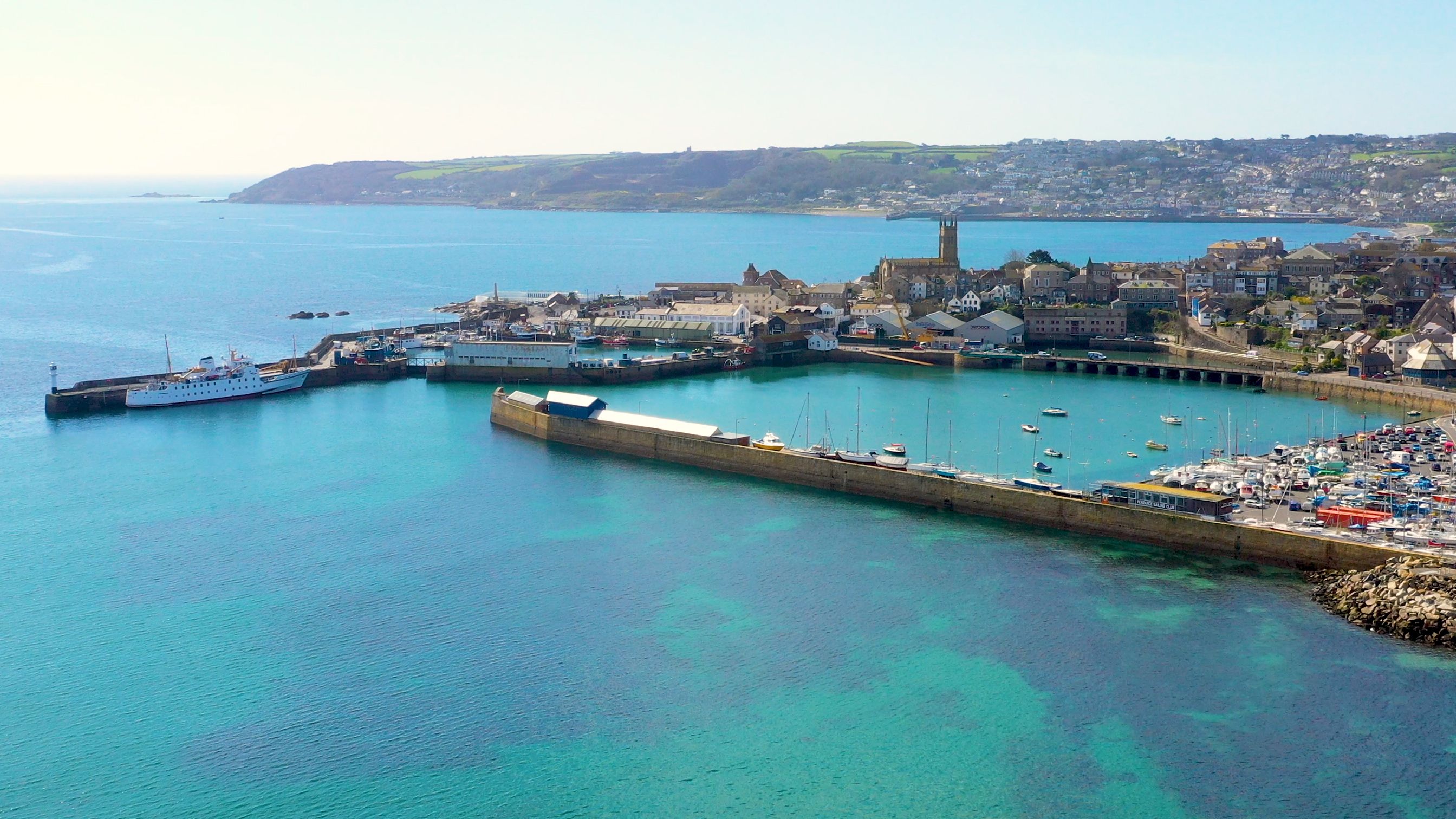 Hotel Penzance harbour with blue waters