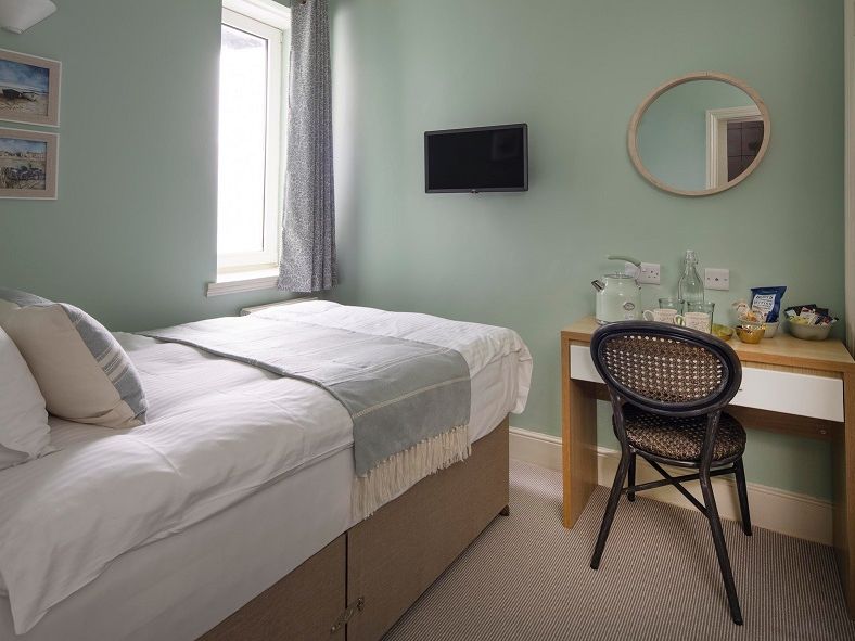 The Beach Club - Cosy Single (2) (886x591)